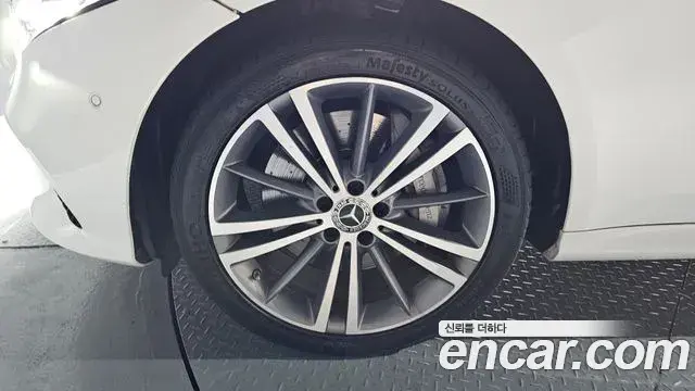 Mercedes-Benz CLS-Class 2019 — Photo 28/31