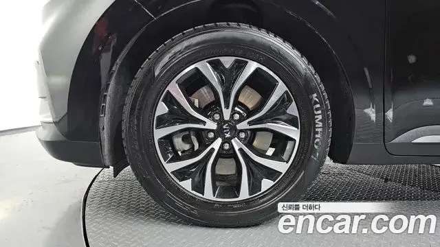 Kia Carnival 2021 — Фото 5/20