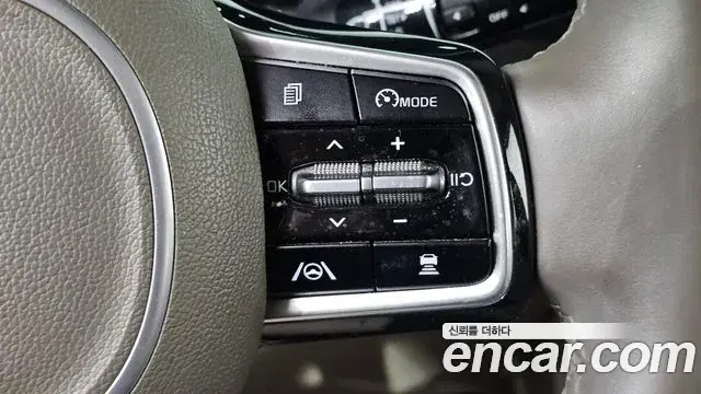 Kia Carnival 2021 — Фото 17/20