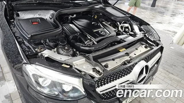 Mercedes-Benz GLC-Class 2019 — Şəkil 8/20