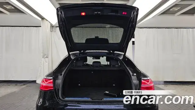 Mercedes-Benz GLC-Class 2019 — Şəkil 18/20