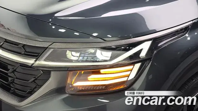 Kia Seltos 2023 — Şəkil 17/31