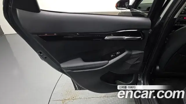 Kia Seltos 2023 — Şəkil 24/31