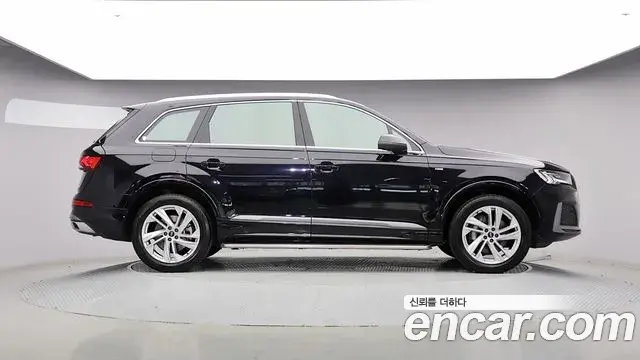 Audi Q7 2021 — ფოტო 17/20