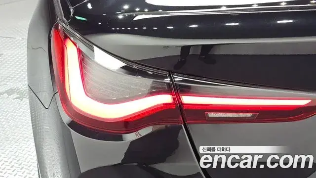 BMW M4 2023 — ფოტო 1/34