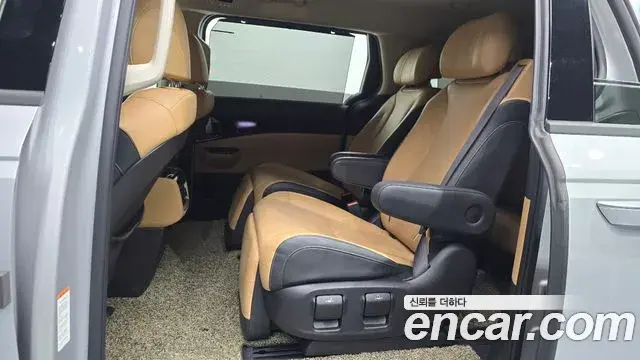 Kia Carnival 2021 — Фото 11/20