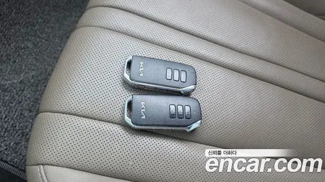 Kia K8 2022 — Şəkil 18/20