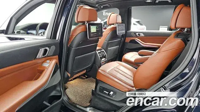 BMW X7 2021 — Photo 18/20
