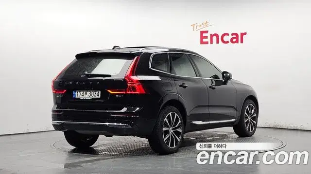 Volvo XC60 2022 — Фото 2/20