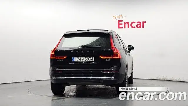 Volvo XC60 2022 — Фото 4/20