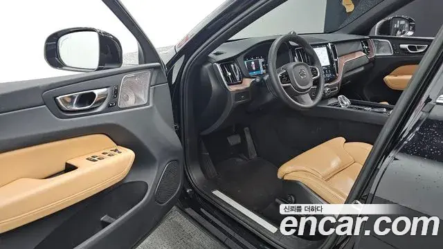 Volvo XC60 2022 — Фото 11/20