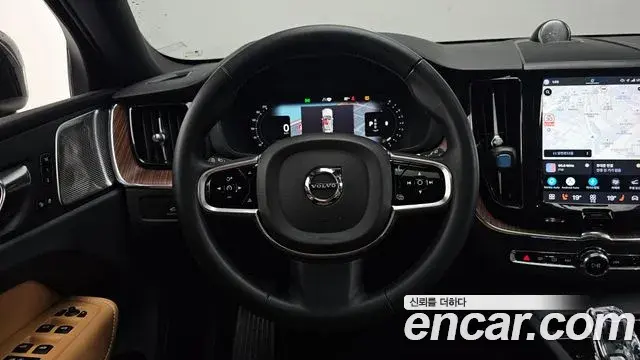 Volvo XC60 2022 — Фото 13/20