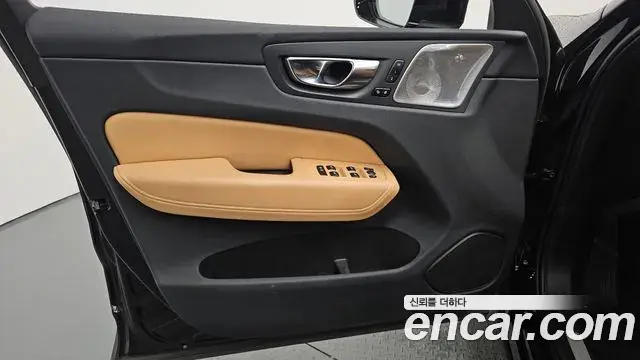 Volvo XC60 2022 — Şəkil 9/37