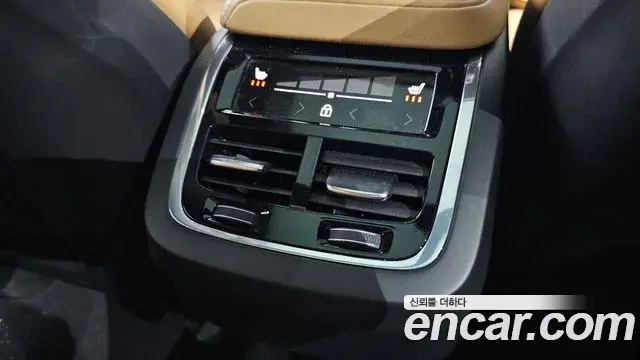 Volvo XC60 2022 — Şəkil 35/37
