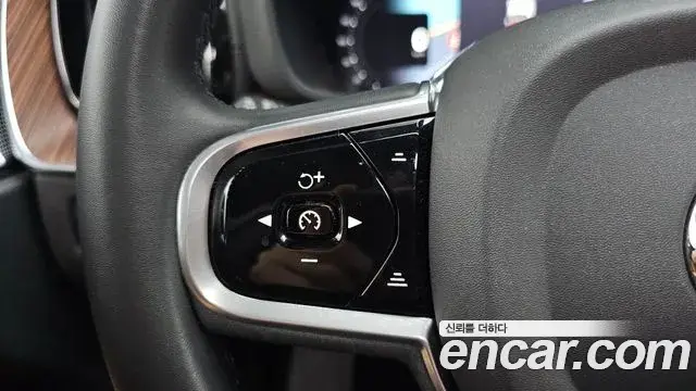 Volvo XC60 2022 — Şəkil 2/37