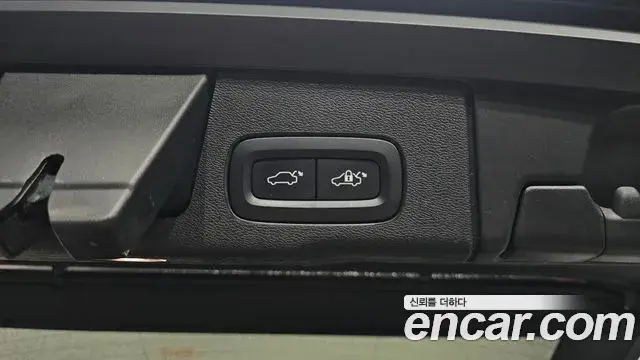 Volvo XC60 2022 — Şəkil 15/37