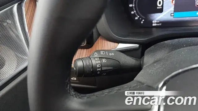 Volvo XC60 2022 — Şəkil 30/37