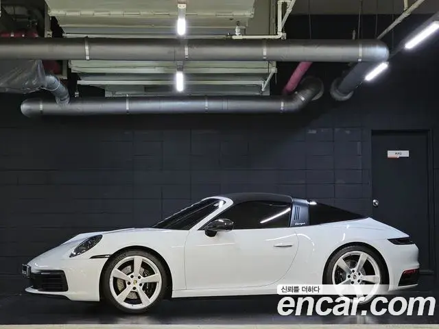 Porsche 911 2023 — Photo 17/20