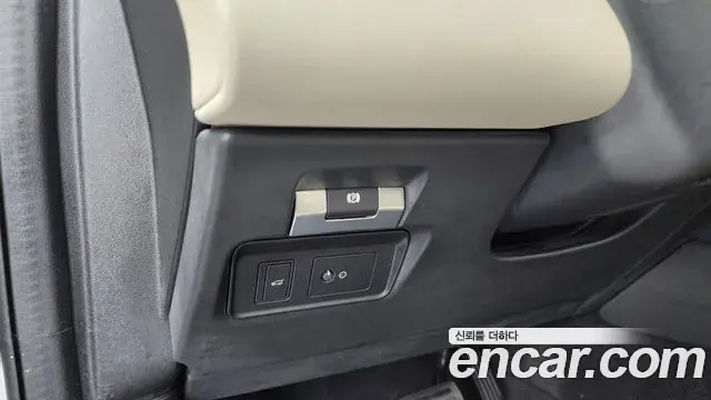 Land Rover Discovery Sport 2023 — Şəkil 17/33