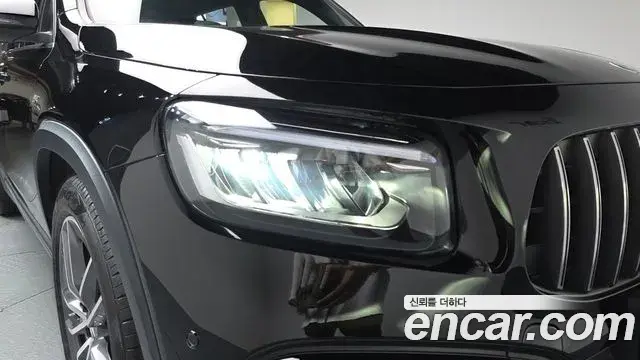Mercedes-Benz GLB-Class 2025 — Şəkil 16/33