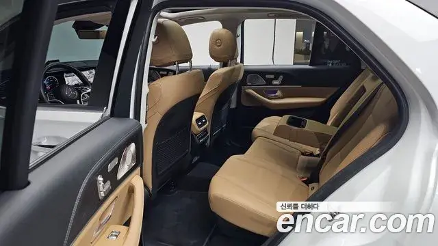 Mercedes-Benz GLE-Class 2025 — Photo 28/39