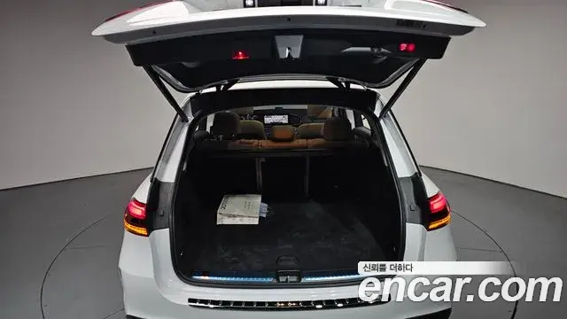 Mercedes-Benz GLE-Class 2025 — Photo 35/39