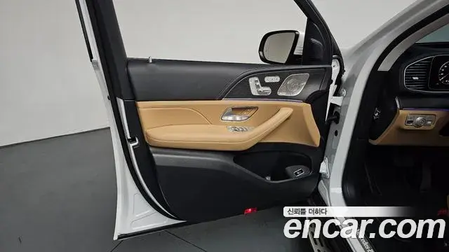 Mercedes-Benz GLE-Class 2025 — Photo 3/39