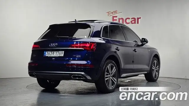 Audi Q5 2022 — Фото 2/20