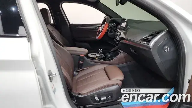 BMW X4 2022 — Photo 27/30