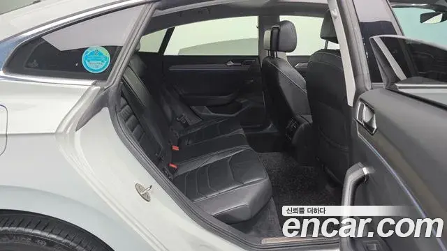 Volkswagen Arteon 2019 — Şəkil 18/35