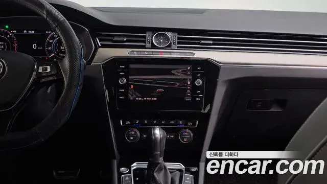 Volkswagen Arteon 2019 — Şəkil 25/35