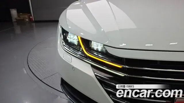 Volkswagen Arteon 2019 — Şəkil 13/35