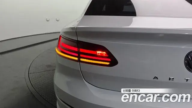 Volkswagen Arteon 2019 — Şəkil 15/35