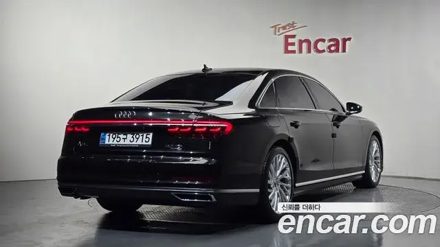 Audi A8 2021 — Фото 1/20