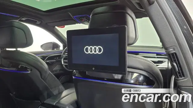 Audi A8 2021 — Фото 17/20