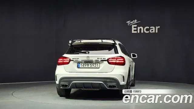 Mercedes-Benz GLA-Class 2018 — Şəkil 11/30
