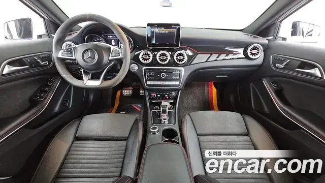 Mercedes-Benz GLA-Class 2018 — Şəkil 19/30