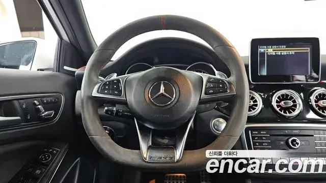 Mercedes-Benz GLA-Class 2018 — Şəkil 16/30