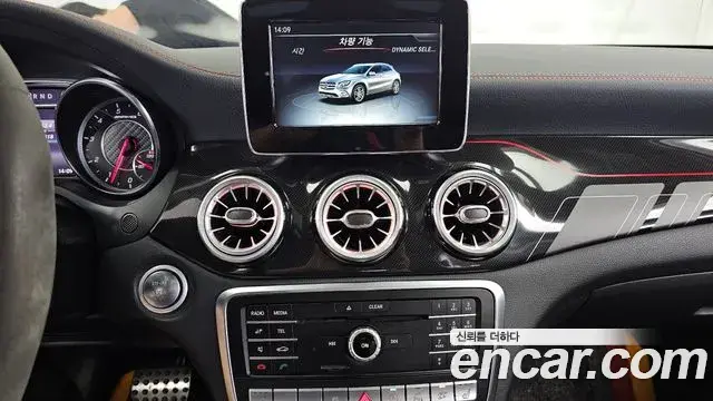 Mercedes-Benz GLA-Class 2018 — Şəkil 24/30