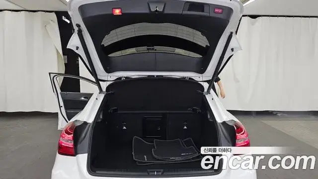Mercedes-Benz GLA-Class 2018 — Şəkil 13/30