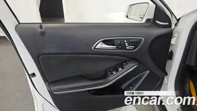 Mercedes-Benz GLA-Class 2018 — Şəkil 18/30