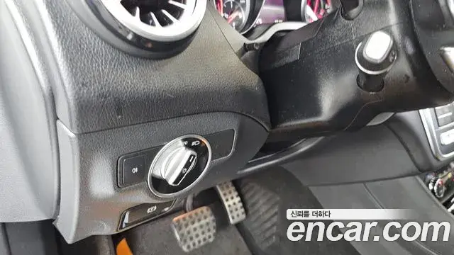 Mercedes-Benz GLA-Class 2018 — Şəkil 20/30