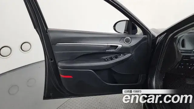 Hyundai Sonata Hybrid 2021 — Photo 9/30