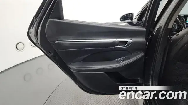 Hyundai Sonata Hybrid 2021 — Photo 17/30