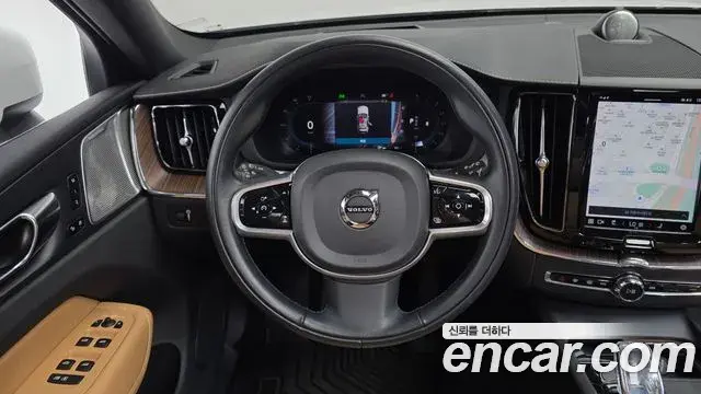 Volvo XC60 2022 — Фото 13/20