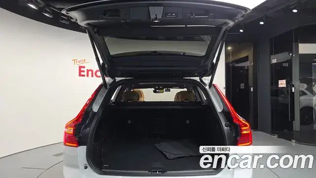 Volvo XC60 2022 — Фото 20/20