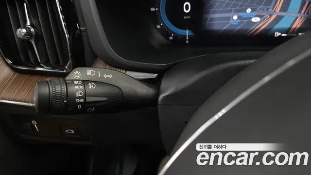 Volvo XC60 2022 — Şəkil 9/32