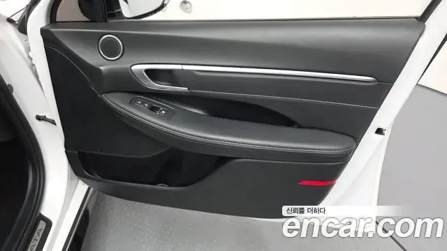 Hyundai Sonata Hybrid 2021 — ფოტო 11/32