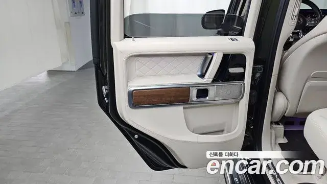 Mercedes-Benz G-Class 2023 — Photo 19/30