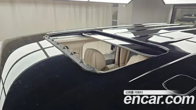 Mercedes-Benz G-Class 2023 — Photo 16/30